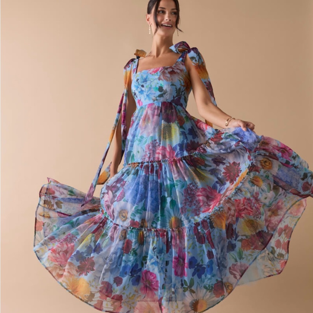Alahna Tie Strap Light Blue Floral
Maxi Dress